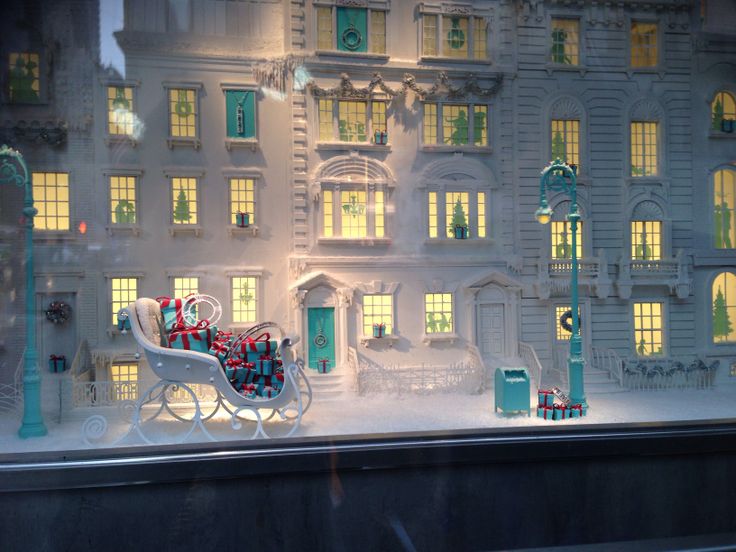 Tiffany fifth avenue Christmas window display 2013.jpg
